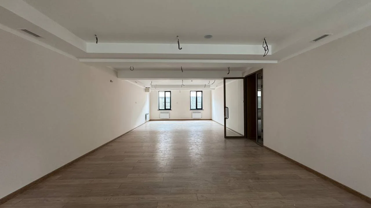 Аренда коммерческого помещения в Яккасарайском районе, 2 173 м² — Яккасарайский район — Ташкент, Яккасарайский район, фотография 1